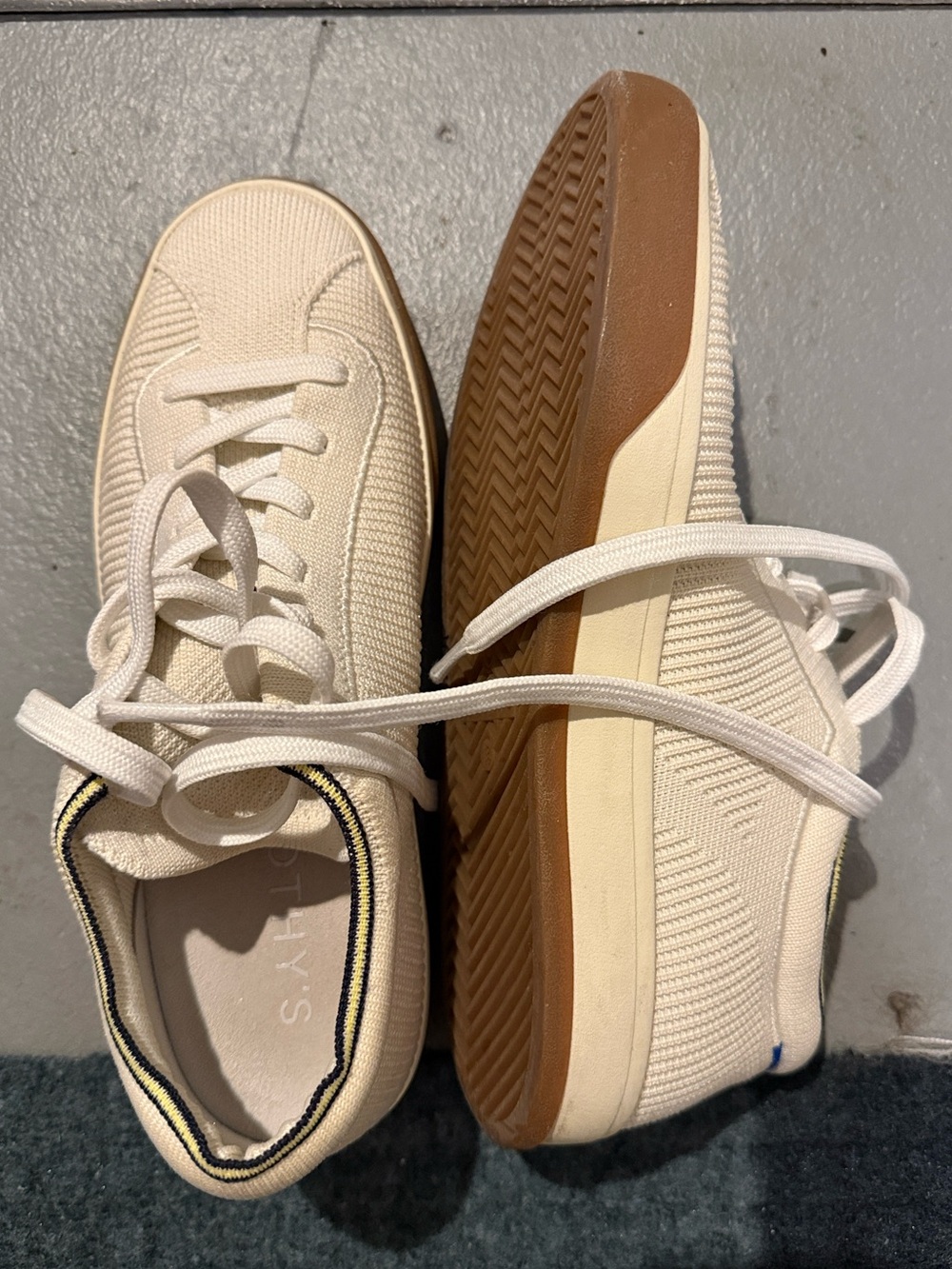 Rothy’s casual tie up sneaker sz 8